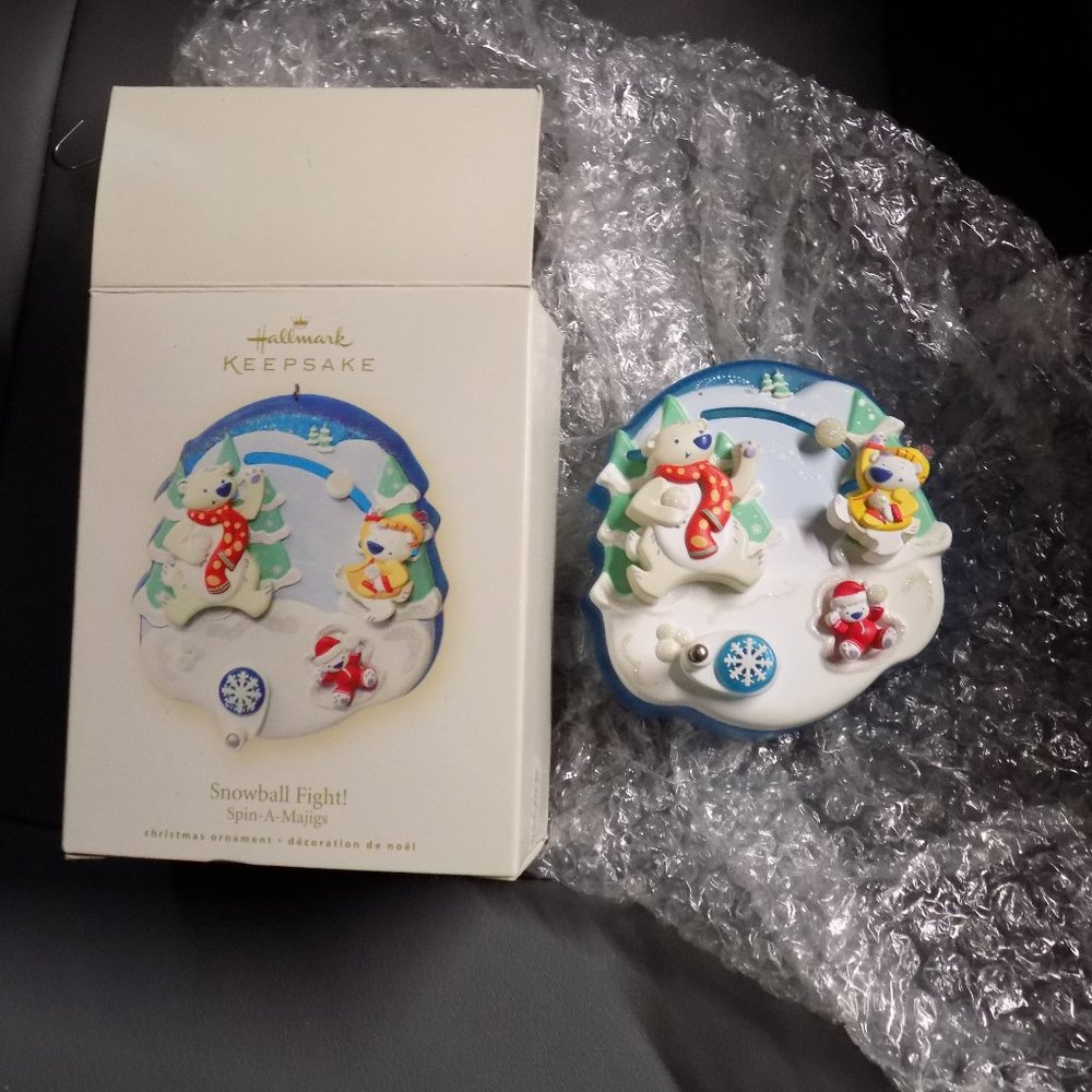 2008 Hallmark SNOWBALL FIGHT! Ornament Spin-A-Majigs Polar Bear Series NEW